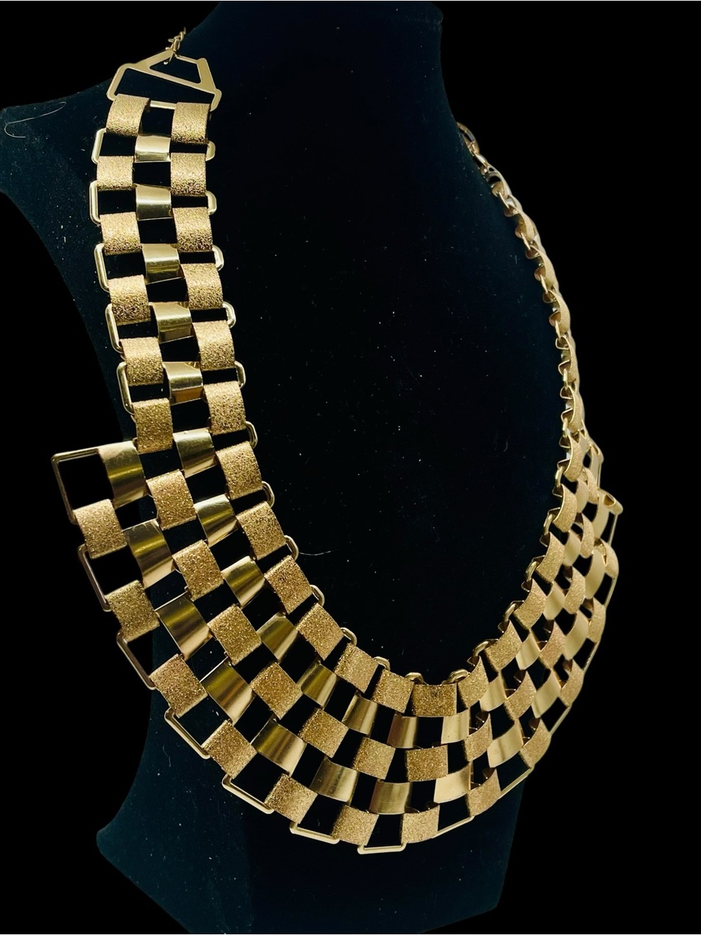 Fab Vintage Gold Tone Textured Bib Collar Necklace Retro Brutalist Statement - Picture 4 of 15